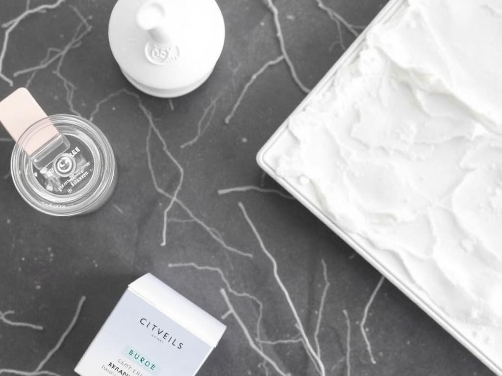 How to Exfoliate Safely: Chemical vs. Physical Exfoliants. Qué significa realmente "exfoliar" y por qué importa How to Exfoliate Safely: Chemical vs. Physical Exfoliants. Qué significa realmente "exfoliar" y por qué importa